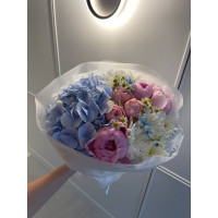 Bouquet of peonies and hydrangeas
