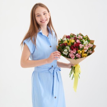 Bouquet of 15 alstroemerias with greenery in craft